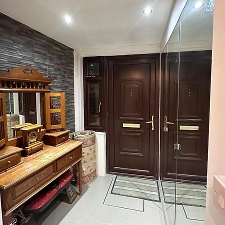 London Charm - Comfortable Room In Spacious House Buitenkant foto