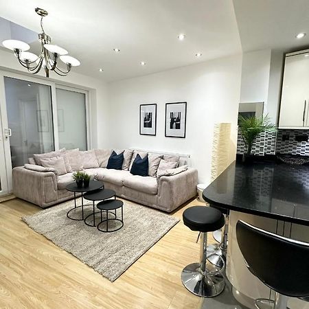 London Charm - Comfortable Room In Spacious House Buitenkant foto