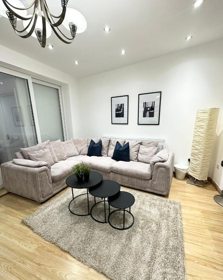 London Charm - Comfortable Room In Spacious House Buitenkant foto