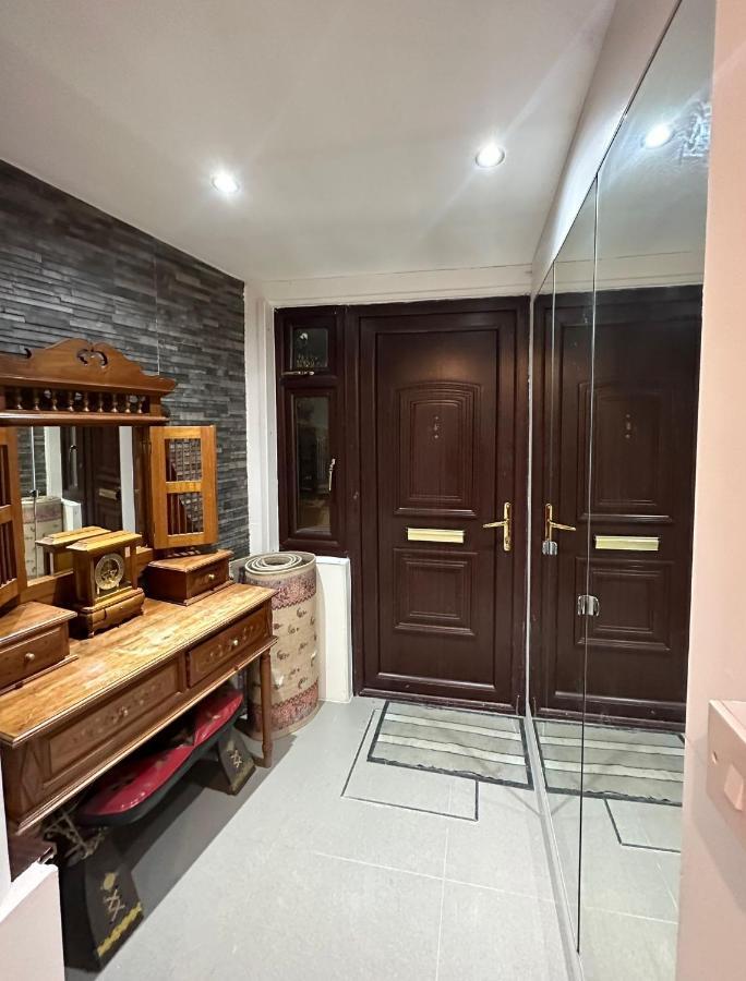 London Charm - Comfortable Room In Spacious House Buitenkant foto